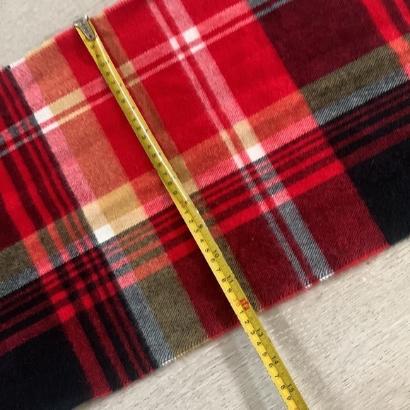 100% cashmere scarf made in Scotland red black plaid fringed winter holidays - Picture 5 of 7